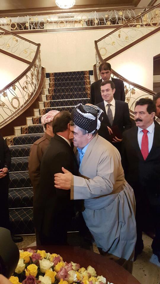 به‌ وێنه‌.. به‌شدارى محه‌ممه‌دى حاجى مه‌حموود له‌ ميواندارى سه‌رۆكى فه‌ره‌نسا ببينه‌